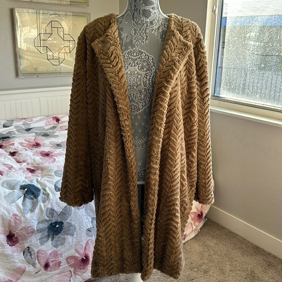 CARMEN MARC VALVO ​Chevron Textured Faux Fur Long Midi length Coat - Picture 1 of 11